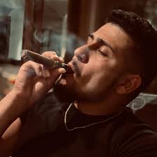 Hi everyone, allow me to introduce myself ✨ My name is Elodie Castro & I am  a Latina in Real Estate 🫶🏼 As a Chicago native and Lane Tech High School  alumni,