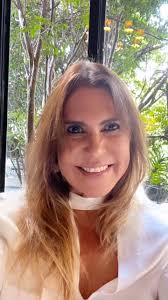 Live: Transforme a sua dor Fênix, a sua dor não precisa ser um peso eterno.  Ela pode ser o combustível da sua liberdade. Essa live é um chamado para  você que está