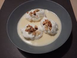 Oeufs En Neige A La Casserole De Cyril Lignac Dans Tous En Cuisine Mes Meilleures Recettes Faciles En 2020 Oeuf A La Neige Meilleur Recette Dessert