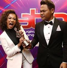 Syamel feat ernie aku cinta. Lirik Lagu Takkan Terlerai Syamel Ernie Zakri Iluminasi