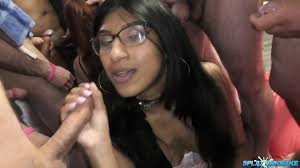 SB Desi Mouse Returns For Another Bukkake With Sunflower Doll - EPORNER