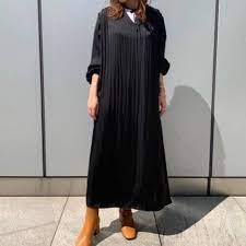 ぽっこりお腹 悪目立ちしない 初秋の サテンワンピース コーデ 4meee サテン ワンピース ファッションアイデア ワンピース