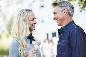Meet an attractive woman today on these 7 best online dating sites for men over 40. Best Over 40 Dating Sites Apps In 2021 Prices Apps Free
