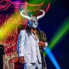 © récord super porky dejó una gran legado en la lucha libre bajo la icónica máscara de psycho clown se encontró un hombre de carne y hueso, que siente y que hoy llora la muerte de su padre, brazo. Rush Oficial Rushtoroblanco Twitter