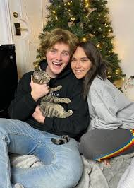 Google Image Result For Https Healthyceleb Com Wp Content Uploads 2020 02 Alex Warren Posing For A Christmas Picture Along With Kouvr Annon And Their Cat Name En 2020