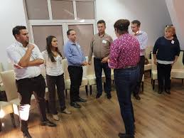 De crăciun profesorii și elevii liceului tehnologic costești au oferit daruri copiilor din ong hercules. Seminar Xlvix Lions Quest Romania