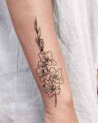 Hanne Blackbear Ink Sur Instagram Gladiolus For This Pretty Girl Blackwork Iblack Tattoos Floral Tattoo Sleeve Gladiolus Tattoo