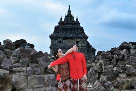 Selain itu kami juga memiliki paket foto prewedding, paket foto dan cetak undangan nikah exclusive custom ini terdiri dari : 27 Foto Prewedding Jawa Kuno Klasik Lucu Elegan Di Candi Plaosan Prewed Jogja Hashya Reza Fotografer Pernikahan Prewedding Wedding Photographer Jogja Yogyakarta Indonesia