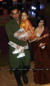 Always Sunny Birds Of War Costume Pin By Kakoly Biswas On Real Life Couple Cricket Dress Ms Dhoni Wallpapers Dhoni Wallpapers