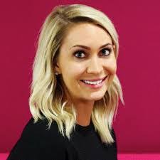 Kari Winters's Instagram, Twitter & Facebook