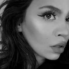 Andrea Barnes's Instagram, Twitter & Facebook