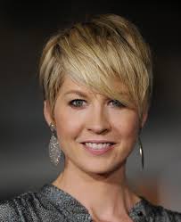 She then began appearing in tv shows before landing the role of dharma in t. Jenna Elfman Short Emo Cut Jenna Elfman Short Hairstyles Lookbook Stylebistro