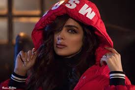 Reem Alnajem ريم النجم Reemalnajem Instagram Photos And Videos Windbreaker Photo Beauty