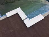 Копинговый камень 25х50 см Капля Белый бортовой для бассейна