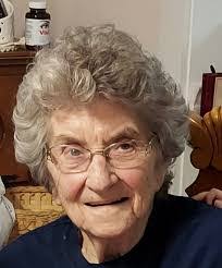 Amanda Scearce's Instagram, Twitter & Facebook