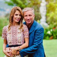 Dan petrescu răspunde celor mai căutate 10 întrebări de pe google despre. Cine Este Èi Cum AratÄ SoÈia Lui Dan Petrescu Adriana Petrescu AratÄ Fabulos La 43 De Ani Galerie Foto Mrnews Ro RevistÄ Pentru BÄrbaÈi