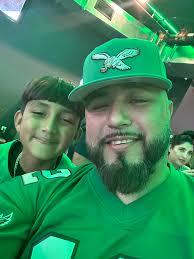 Which lot is best for tailgating before the Eagles V Dallas game?