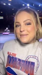 A day in the life with MaRynn Taylor : interviews, pre-show ice cream, meet  & greets and more. 🫶🎶🍦