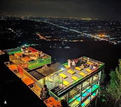 Waterpark ini berada satu lokasi dengan bukit cinta dan biaya tiket masuknya 20ribu sudah paket lengkap. Kedai Bukit Bintang Pamekasan