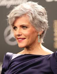 20 Stars Sublimes Avec Leurs Cheveux Blancs Cheveux Coiffures Cheveux Gris Cheveux Blancs