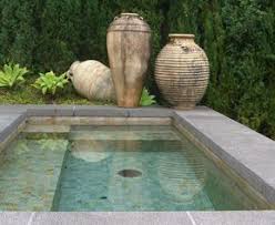 Albercas Y Jacuzzis Para Tener En Casa Si Tienes Poco Espacio Elle Small Pool Design Splash Pool Small Backyard Pools