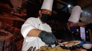 Belum ada 10 menit, pesananku tiba. Https Tribunjatimtravel Tribunnews Com 2021 08 13 Aston Sidoarjo Kenalkan Menu Spesial Kemerdekaan Lezatnya Bebek Semarak Dan Es Kibar Merah Putih Https T 2 Tstatic Net Tribunjatimtravel Foto Bank Images Menyantap Menu Di Aston Sidoarjo Jpg