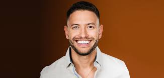 He is an actor, known for verliefd op cuba (2019), 17 miljoen mensen (2020) and de beste zangers van nederland. Louis Neefs Rolf Sanchez