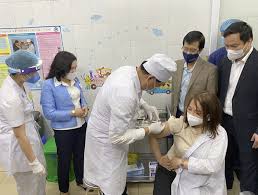 Trong điều kiện khan hiếm vaccine trên toàn cầu, để sớm tiêm cho người dân, thủ tướng yêu cầu các đơn vị nêu. Nhá»¯ng Hinh áº£nh Ä'áº§u Tien Vá» Ngay Tiem Vaccine Covid 19 Táº¡i Háº£i DÆ°Æ¡ng