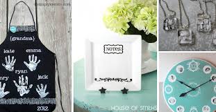 Every granny is different in her own way and choices but keeping the general behavior of all grandmas in consideration, here is a list of gift ideas for grandma that you can try. Gift Ideas For Grandparents That Solve The Grandparent Gift Dilemma