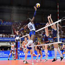 Il padre ambrose, prima di emigrare in italia, faceva il camionista a lagos, mentre la madre eunice era infermiera a benin city; The Italian Opposite Of Imoco European Volleyball Facebook