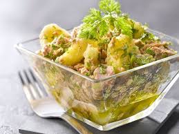 Salade De Pommes De Terre Au Thon En Vinaigrette Recettes Recette Salade Pomme De Terre Salade Pomme Recette Salade
