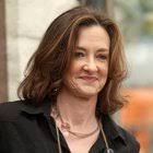 American actress Joan Cusack, and British actress Niamh Cusack look nearly  identical, but have no relation. WTH : r/mildlyinteresting