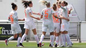 Derek mackay and pauline macdonald present. Frauen Bundesliga Bayern Munchen Meisterschaft Vfl Wolfsburg Letzter Spieltag Bayer Leverkusen Eurosport