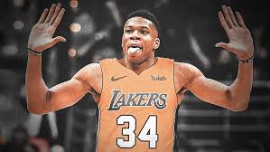 May 15, 2019 giannis' hand size stunned execs ahead of. Fans Lose It After Giannis Antetokounmpo Reacts To A Video Of Him In A Lakers Jersey Essentiallysports