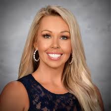 Stephanie Bundy's Instagram, Twitter & Facebook