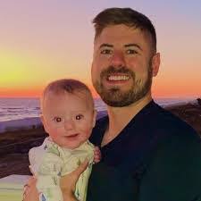 Alex Cariaga's Instagram, Twitter & Facebook