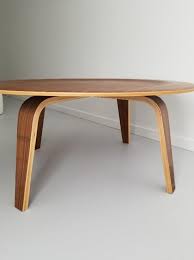Formed through charles and ray eames's breakthrough technique of molding lightweight plywood veneer into gently curved shapes, this coffee table makes a strikingly simple centerpiece for any space. Eames Replica Walnut Molded Plywood Coffee Table Classifieds For Jobs Rentals Cars Furniture And Free Stuff