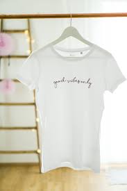 Maybe you would like to learn more about one of these? T Shirt Good Vibes Only Mellow Words