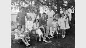 From wikipedia, the free encyclopedia. 50 Jahre Nach Jfks Tod So Machtig Sind Die Kennedys Noch Heute Politik Ausland Bild De
