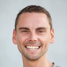 Bürokratiebildung als Handabdruck