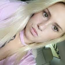 Iris Walden's Instagram, Twitter & Facebook