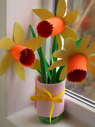 You can choose to paint your paper plate in green paint so that white does not show through, but we just left ours white. Paper Plate Daffodils Paper Flowers For Kids Flower Crafts Paper Plate Crafts For Kids