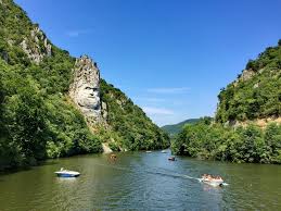 Croaziera pe dunare, plimbari cu barca pe dunare in orsova. Defileul Dunarii 3 Zile Star Holiday Agentia De Turism