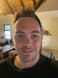 Hello my name is johan and I'm single,I would like to meet up with single  woman.i would appreciate it if there is somebody who would like to meet up  with me for