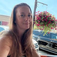 How can you easily weed out small letters from vinyl designs?