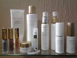 Top 5 Global Leader In Premium Beauty Artistry Is Among The World S Top Five Largest Selling Best Cosmetic Brands Cosmetics Brands Expensive Makeup Brands