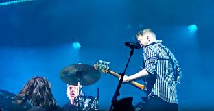 1:54 lover's eyes 7:53 little lion man 12:57 white blank page 18:02 not with haste 22:58 below my feet 29:00 tim. Metallica S Lars Ulrich Joins Mumford Sons On Stage At Austin City Limits Music Festival Video Blabbermouth Net