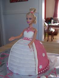 Barbie Gateau Vanille Et Confetti Creme Au Beurre A La Lime Et Decorations En Fondant Gateau A La Vanille Decorations De Gateaux Creme Au Beurre