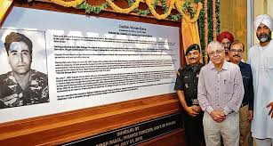 Captain vikram batra age, girlfriend, wife, family, story, biography & more. Panjab University Dedicates Shooting Range To Kargil War Hero Captain Vikram Batra Hindustan Times