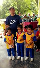 For more information and source, see on this link : Cece Adriana Cece Ikut Acara Tiup Belon Lumba Lari Dan Facebook